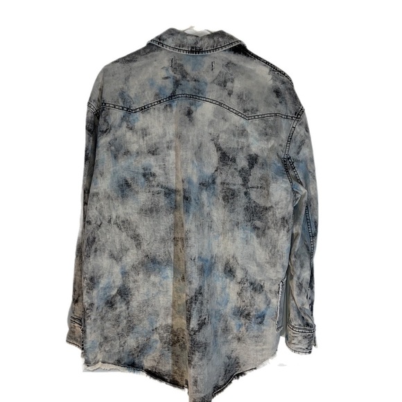 NWOT We The Free Lovestruck Shacket  Acid Washed Blue Snaps Denim Oversized  S - Picture 3 of 9